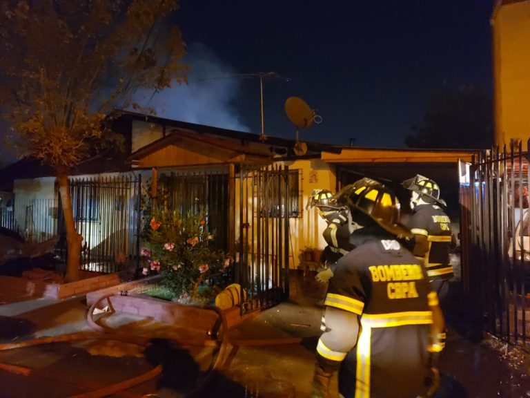 Dos viviendas afectadas por el fuego en Calle Lago Maihue