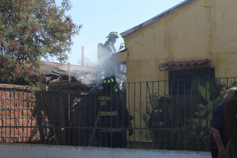 Un fallecido al interior de vivienda incendiada en calle Ignacio Domeyko