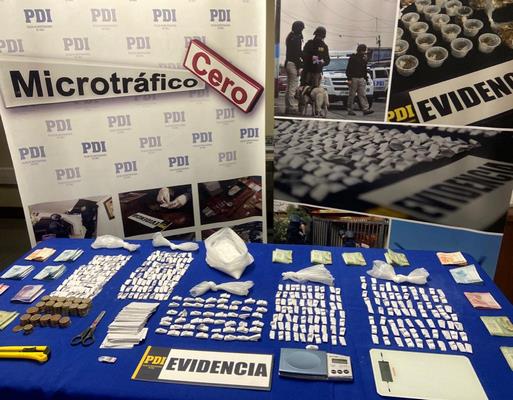 Cocaína y dinero incauta la PDI tras allanamiento en la población Carol Urzúa