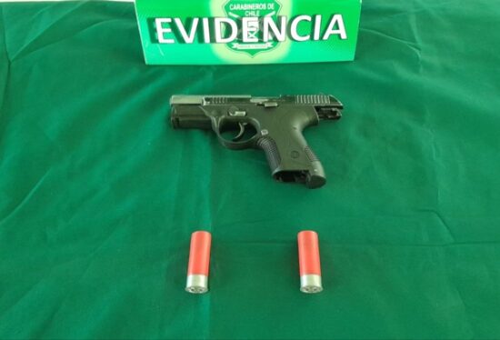 Carabineros De Bajos De Mena Detiene A Menor Que Portaba Pistola En La Vía Pública Puente Alto 2111