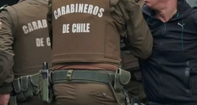Detienen a 10 delincuentes conocidos como “lanzas” del centro de Santiago
