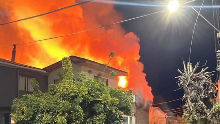 Incendio destruyó una casa en la Villa La Primavera de Puente Alto