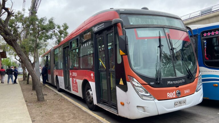 Riña en bus RED deja un fallecido y un herido en Puente Alto