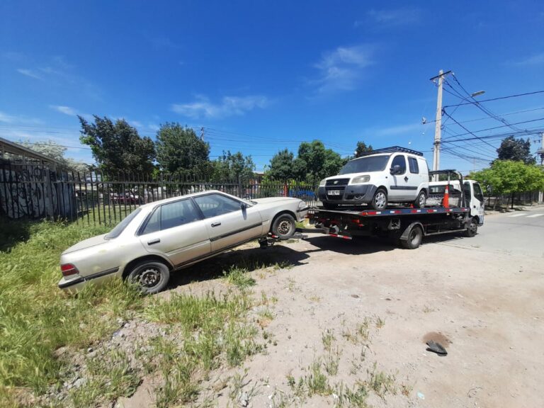 Carabineros de Puente Alto retiró autos abandonados en la comuna