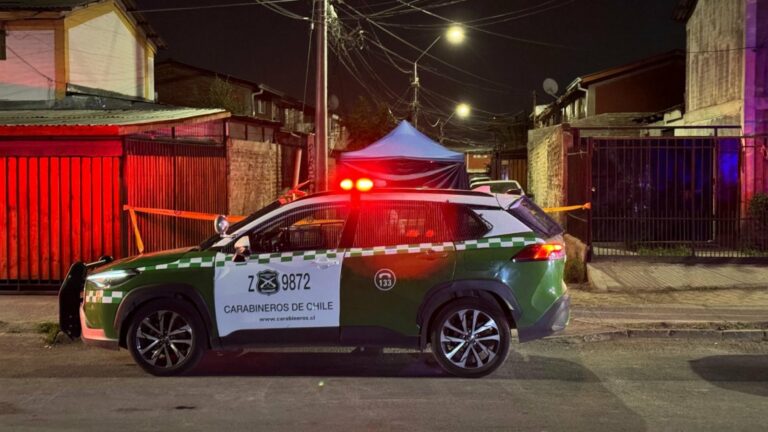 Homicidio en la vía pública: Mujer es encontrada muerta con puñalada en el pecho