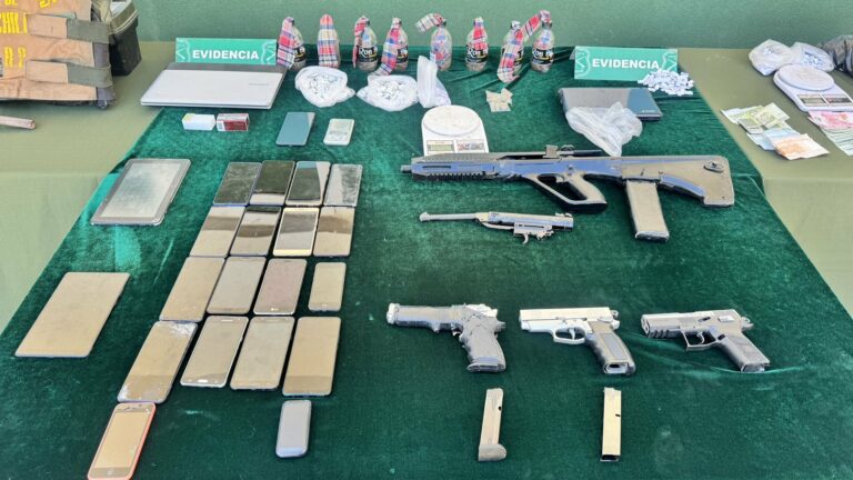 Un detenido, armas y drogas incautadas dejó operativo por sujetos parapetados en Bajos de Mena