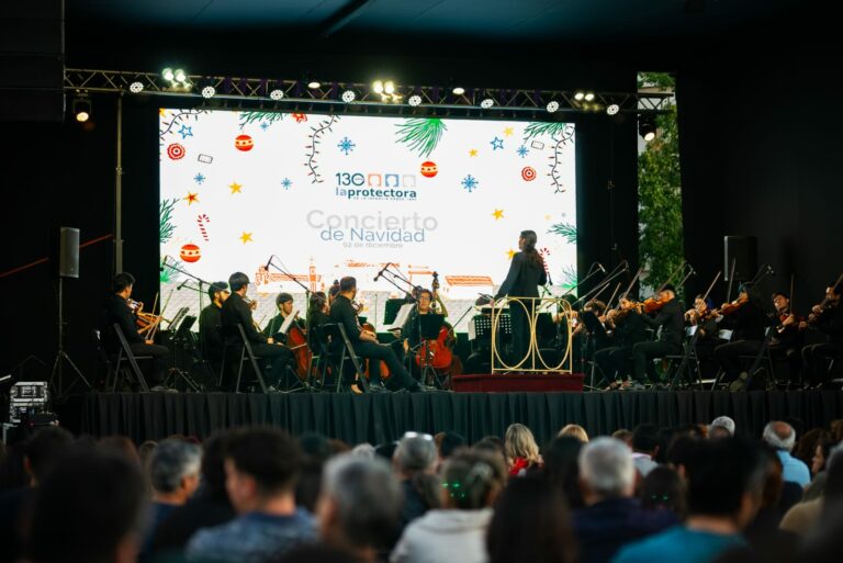 Orquesta de Cámara del Municipal de Santiago realizó concierto de Navidad para 1200 niños de la Protectora de la Infancia.