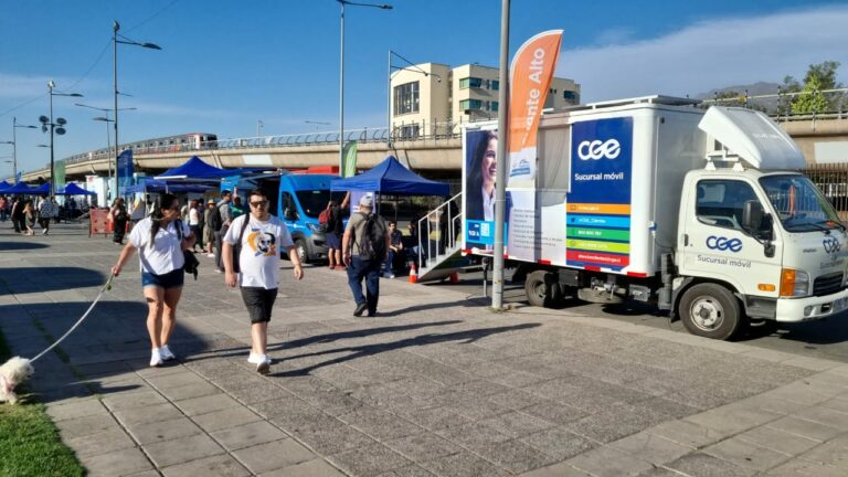 Oficina móvil de CGE participa en atención nocturna en Puente Alto