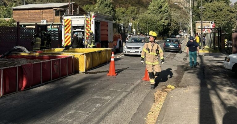 SENAPRED decreta evacuación en El Canelo Alto y gigantesco taco mantiene atrapado a turistas