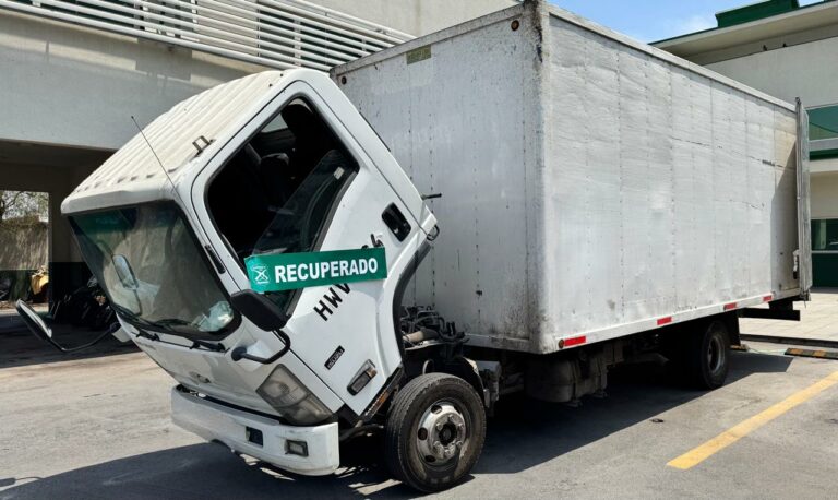 Detienen a dos sujetos por asalto a camión en Bajos de Mena