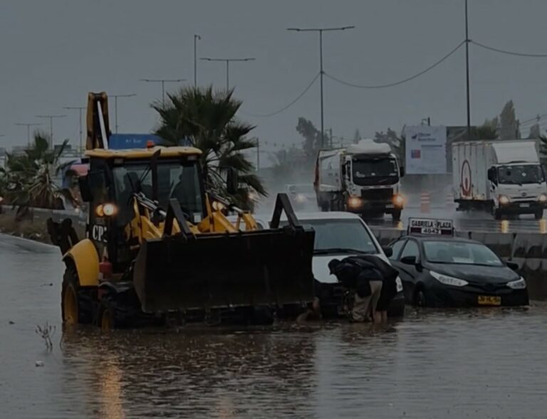 Municipalidad de Puente Alto despliega equipos para atender contingencias por lluvias