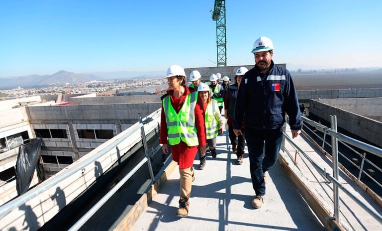 Ministra de Salud supervisa avance de nuevos hospitales Sótero del Río y Cordillera