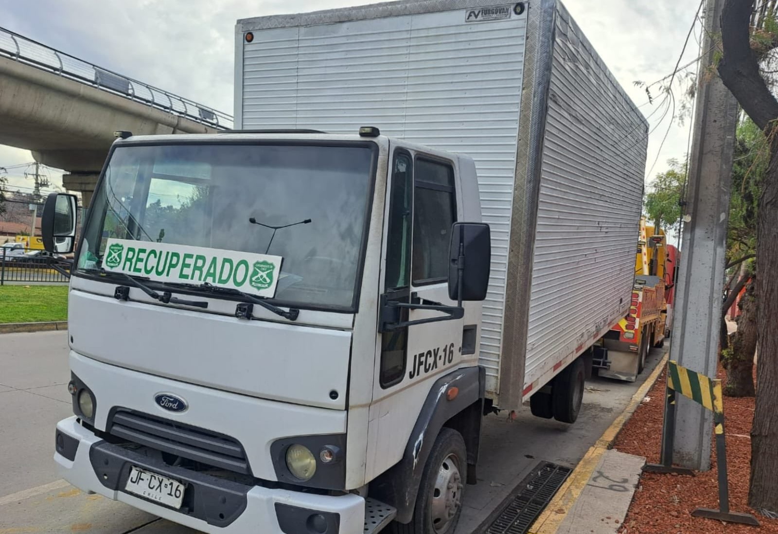 Carabineros recupera camión con carga de electrodomésticos tras robo con intimidación en Puente Alto