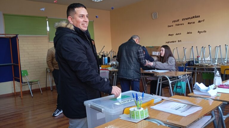 Toledo critica “fuego cruzado” hacia el PC y pide “un proyecto colectivo” a quien gane la primaria del oficialismo