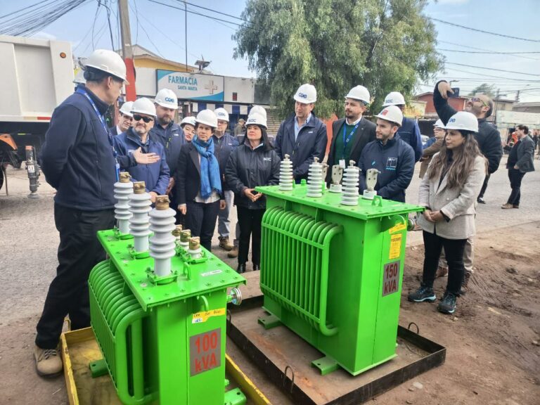 CGE y Tusan instalan en Bajos de Mena primeros transformadores eléctricos “verdes” del país