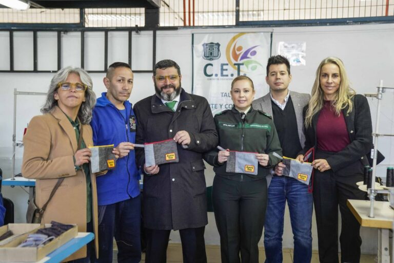 Con sello social y ambiental: internos de Puente Alto confeccionarán 500 estuches con uniformes reciclados de McDonald’s