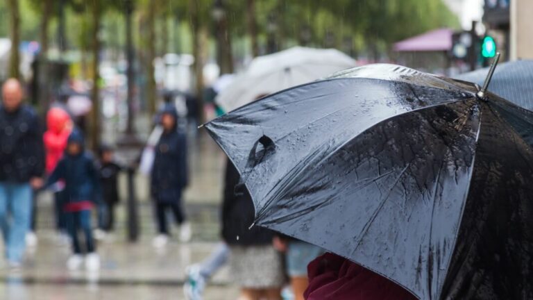 ¡Hora de sacar el paraguas! Lluvia, viento y alerta preventiva ante sistema frontal en la RM