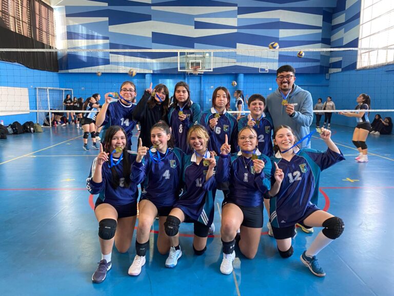 ¡Orgullo Vedruna! Campeonas Comunales y Tercer Lugar Provincial en Vóleibol Sub-14