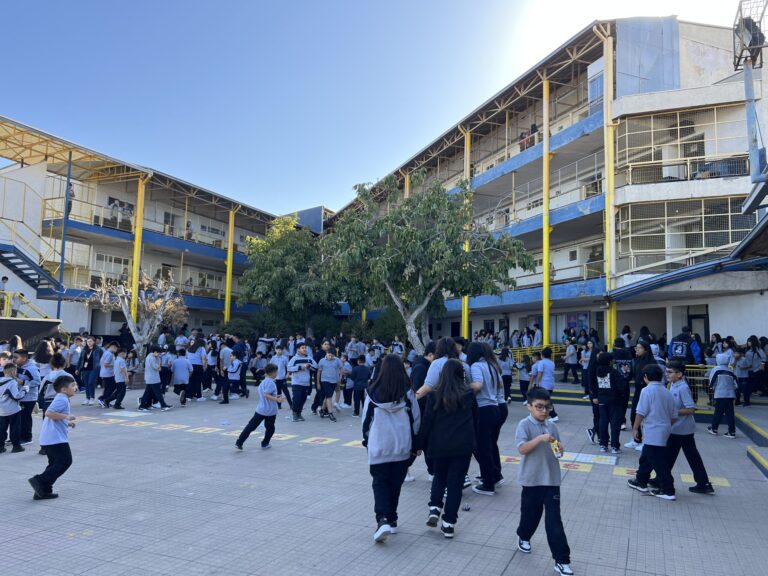 Colegio Bicentenario de Excelencia Pedro Apóstol: educar para la vida, formar para ser feliz