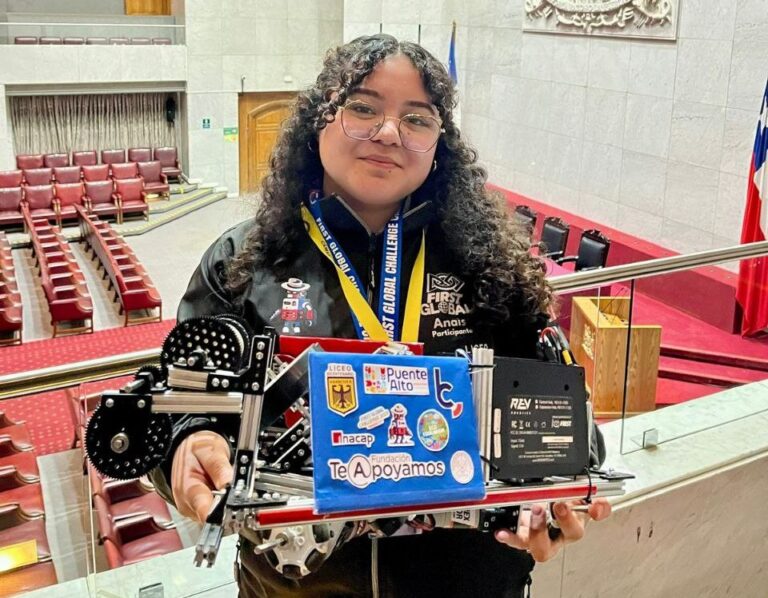 Anaís Montealegre: la joven puentealtina que lleva su talento a los mundiales de robótica