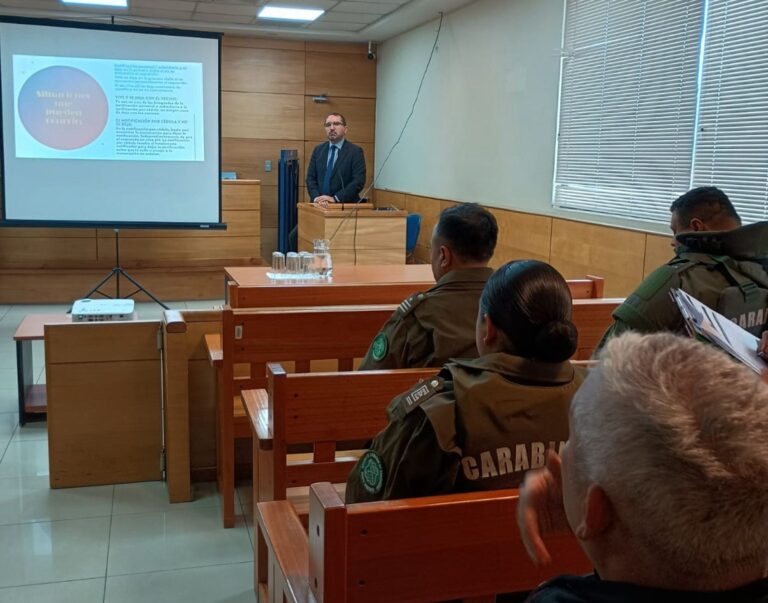 Carabineros y PDI reciben capacitación sobre notificaciones judiciales en Puente Alto