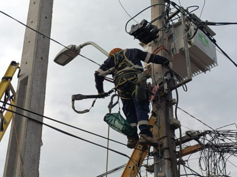 Corte de Luz: CGE informa falla en transmisión eléctrica que afecta a San José de Maipo, Puente Alto y Pirque