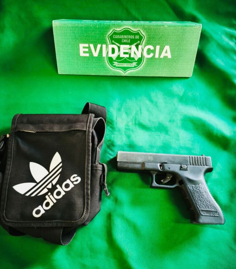 Carabineros detiene a hombre armado con pistola 9 mm en Metro Plaza de Puente Alto