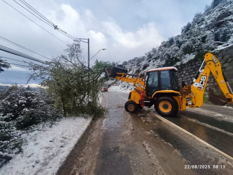 Corte de rutas hacia San José de Maipo por sistema frontal y nevadas