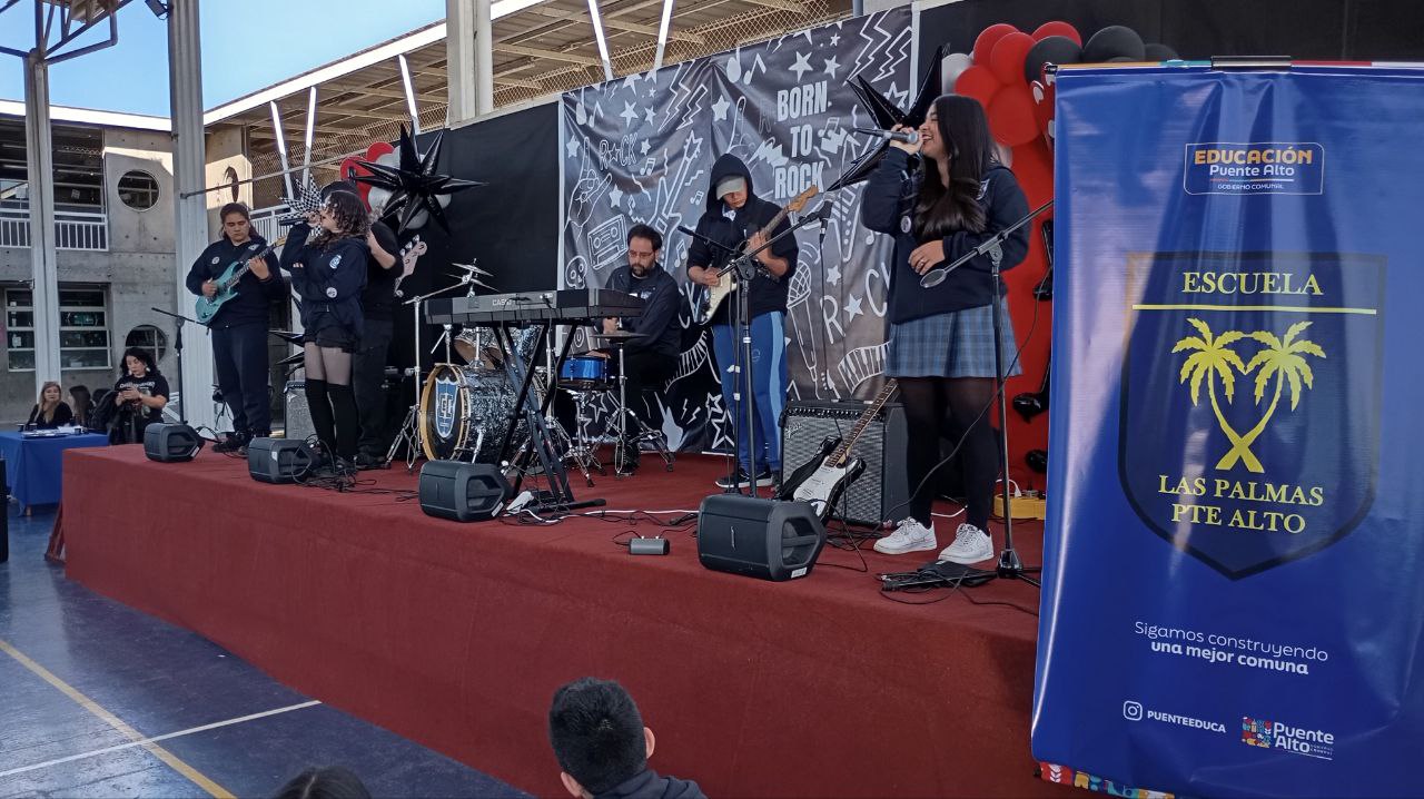 Una vitrina para el talento: jóvenes de Puente Alto brillaron en Festival Interescolar de Bandas