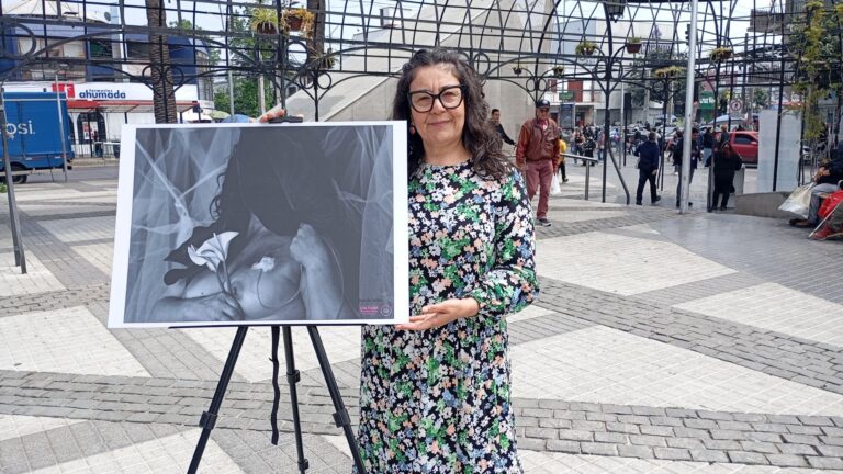 Marcela Jeldes: “La fotografía es el arte de sanar y florecer”