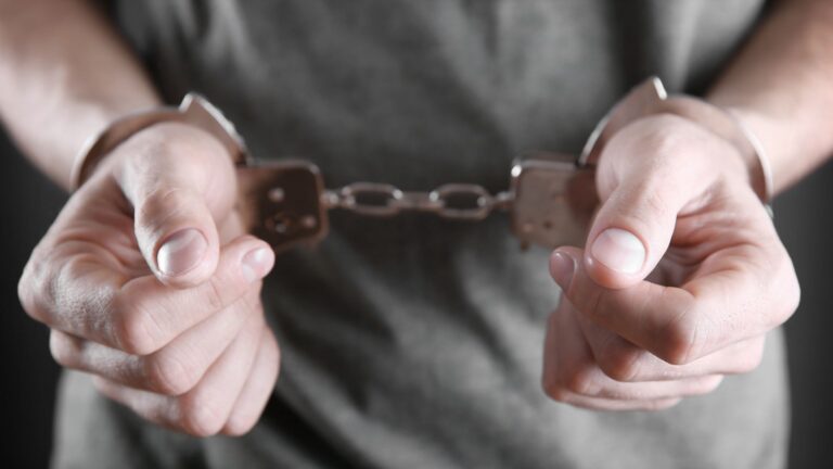 Ratifican más de 18 años de cárcel para mujer condenada por homicidio y receptación en Puente Alto