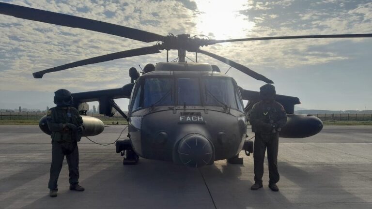 Helicóptero Black Hawk de la FACh se encuentra desaparecido en Campos de Hielo Sur