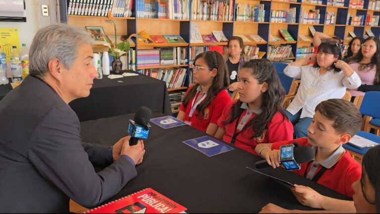 Presidente del Colegio de Profesores visitó la Radio Escuela Los Andes