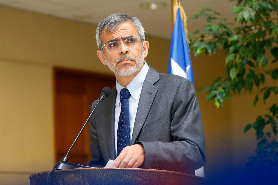 Ministro Cordero expresó preocupación del Gobierno por detectives detenidos en Puente Alto