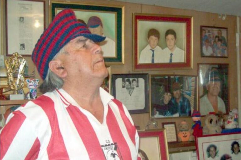 La historia del gorro del Papillón: de regalo familiar a emblema comunitario