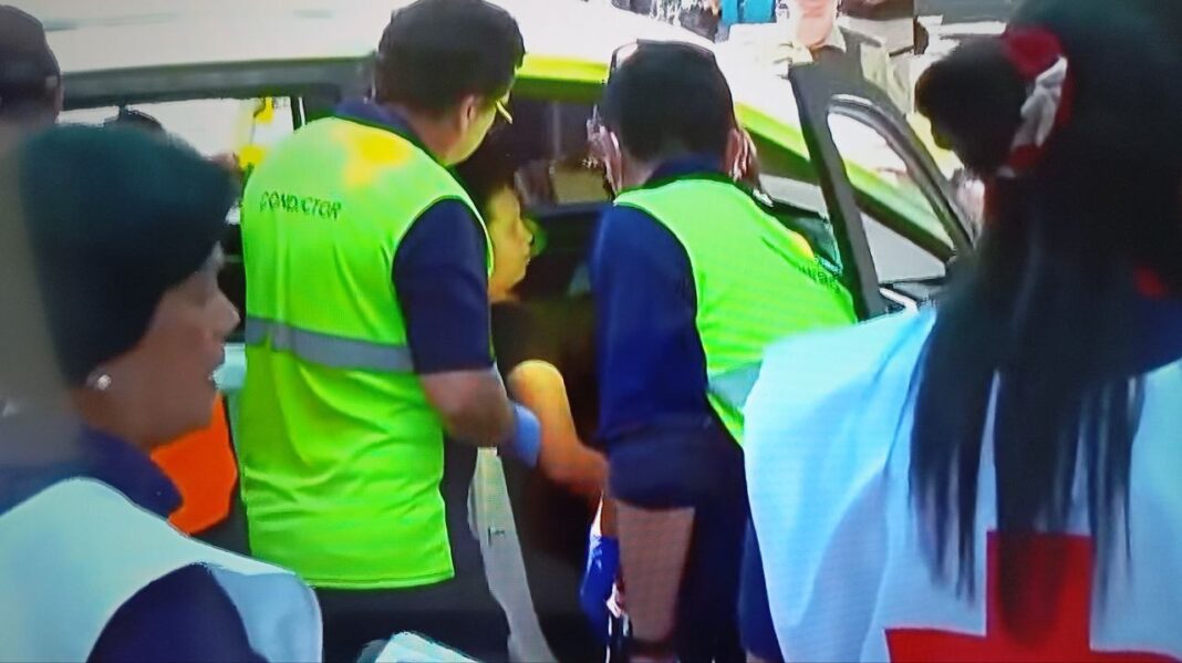 Mujer entra en trabajo de parto en local de votación Cardenal Silva Henríquez: es asistida por equipos de emergencia