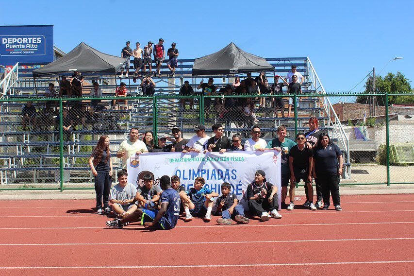 Liceo Chiloé realizó sus primeras Olimpiadas en el Estadio Municipal de Puente Alto