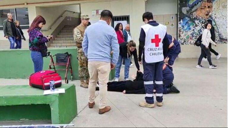 Adulta mayor sufrió caída en local de votación Alicante del Sol