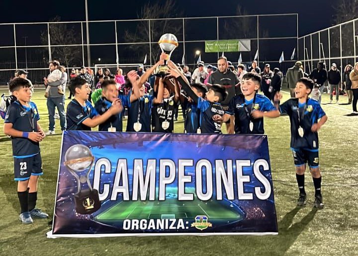 Academia F.CH viajará a torneo internacional en Córdoba representando a Bajos de Mena