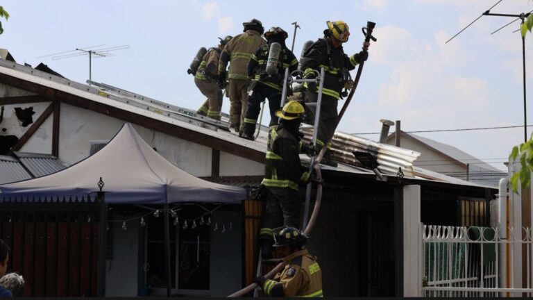 Bomberos controla incendio estructural en vivienda de avenida El Peral