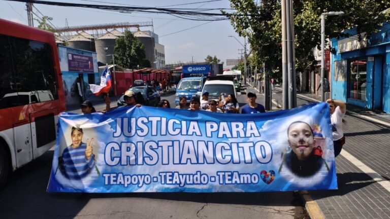 Familiares y vecinos marchan para exigir justicia por la muerte de Cristian Herrera