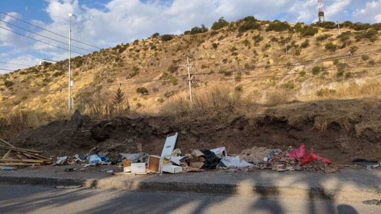 Vecinos alertan por violencia y abandono en el Cerro La Ballena