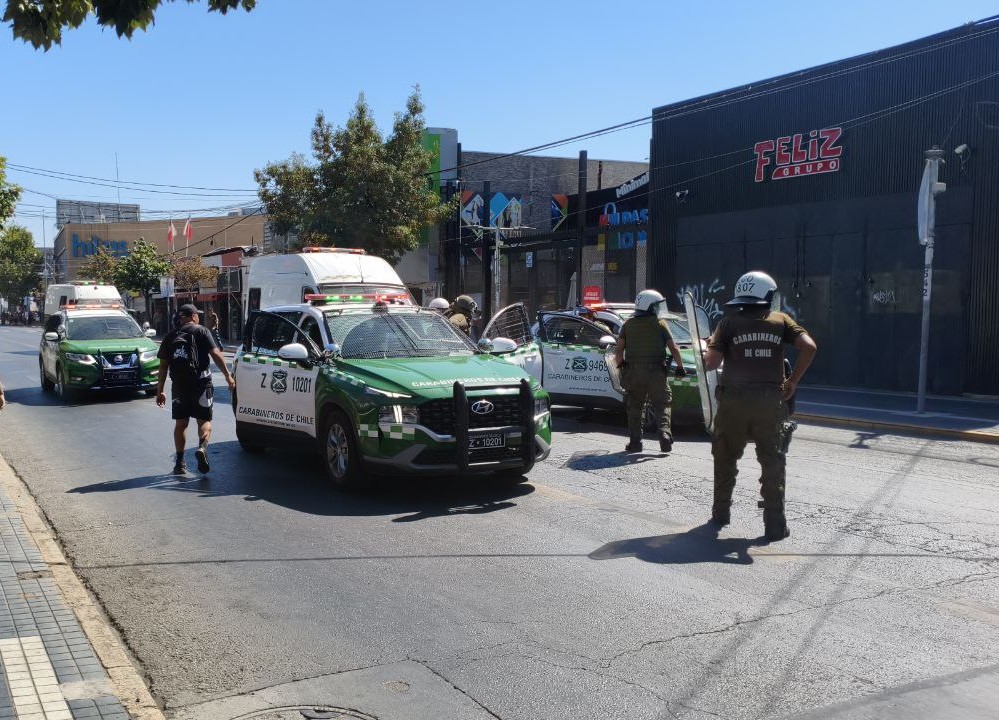 Diez detenidos tras disturbios en el centro de Puente Alto: tres tenían órdenes vigentes