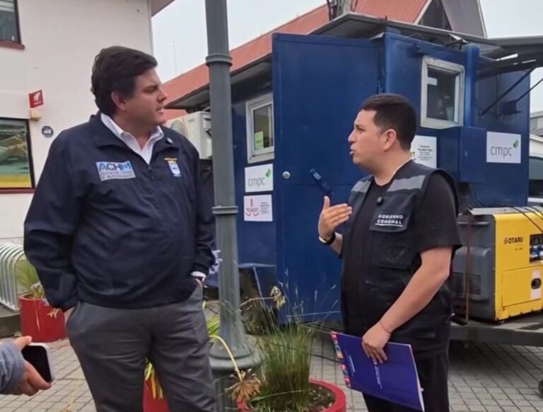 Matías Toledo encara a presidente de la ACHM por propuesta ante Kast para frenar los SLEP