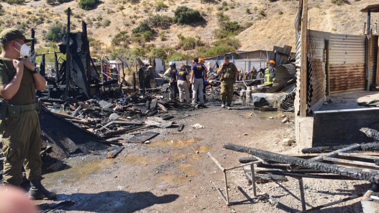 Un menor fallecido y un hombre herido con quemaduras tras incendio en asentamiento Nueva Cordillera