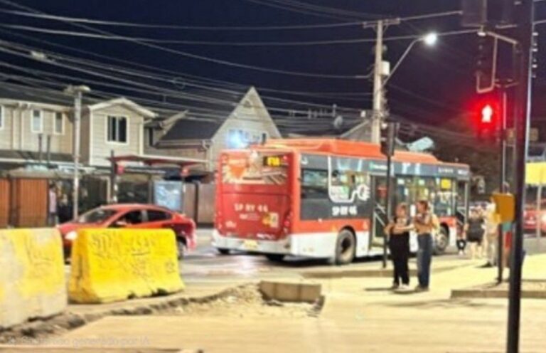 Fatal atropello en Avenida México: mujer muere tras ser impactada por bus RED