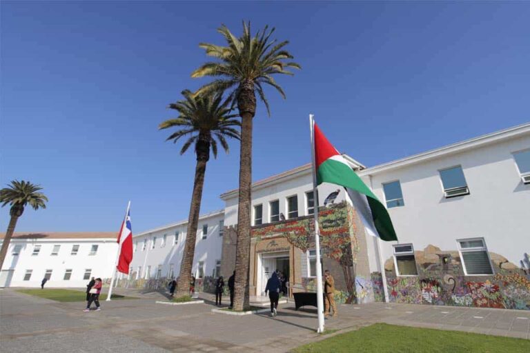 Contraloría instruye a municipios de Puente Alto y La Cisterna no volver a izar bandera de Palestina