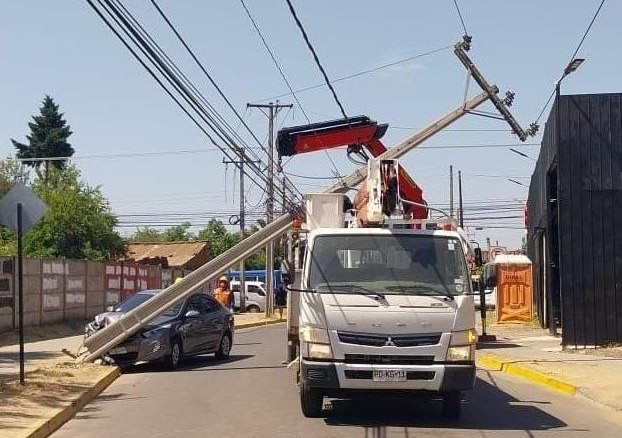 Postes chocados alcanzan nuevo récord en 2025: más de 10 accidentes al día