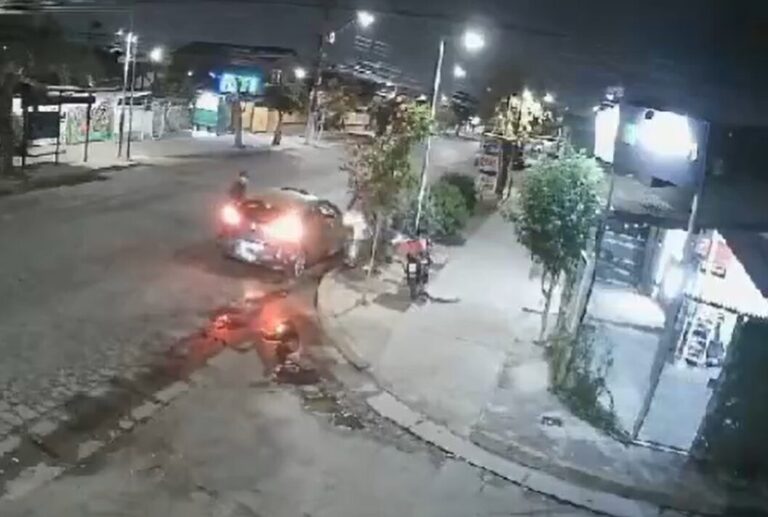 Roban vehículo en violenta encerrona en Juan de Dios Malebrán