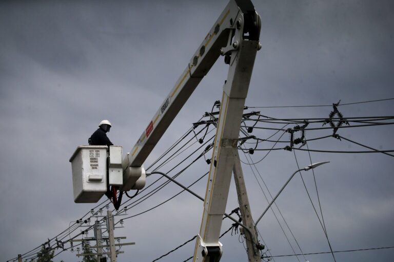 Cortes de luz afectan a distintos sectores de Puente Alto en medio de lluvias de este lunes